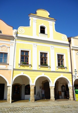 Dům č. 67 (vedle DDM) - Oční optika.